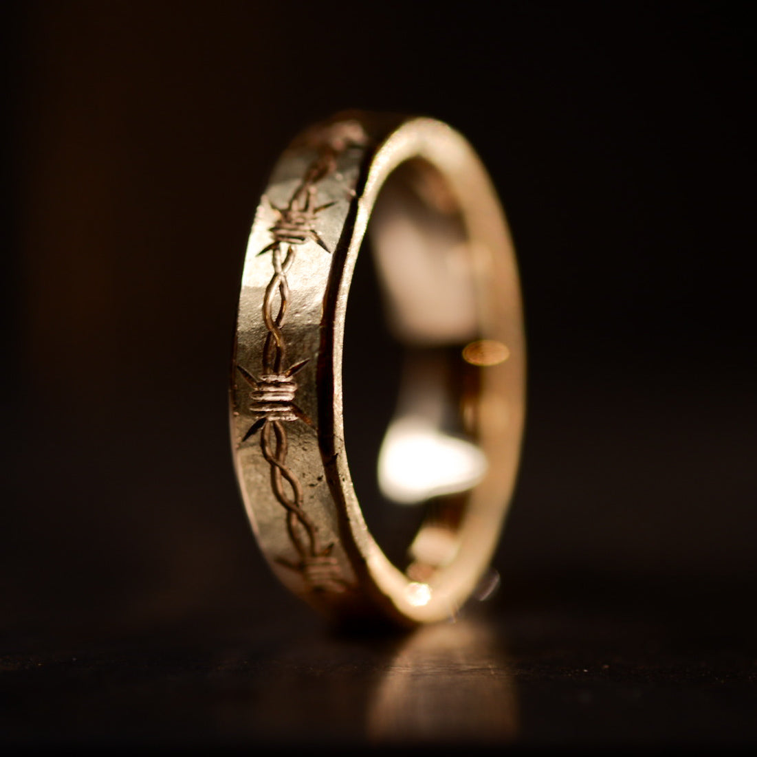 BARBED STACKING BAND GOLD