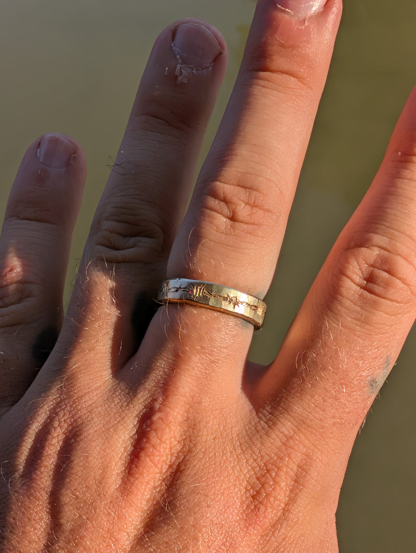 BARBED STACKING BAND GOLD